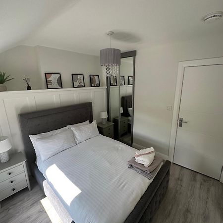 Westland Suites - Stylish, Modern, Elegant, Central Apartments A Лъндъндери Екстериор снимка